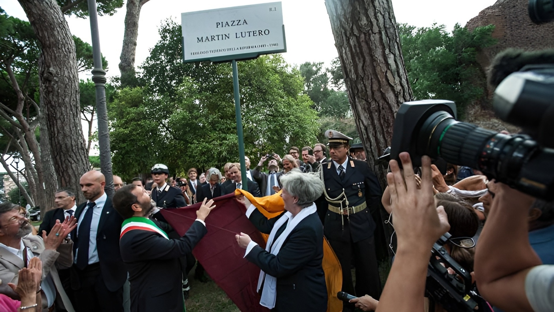 È più facile frantumare un atomo che un pregiudizio - di Ignazio Marino